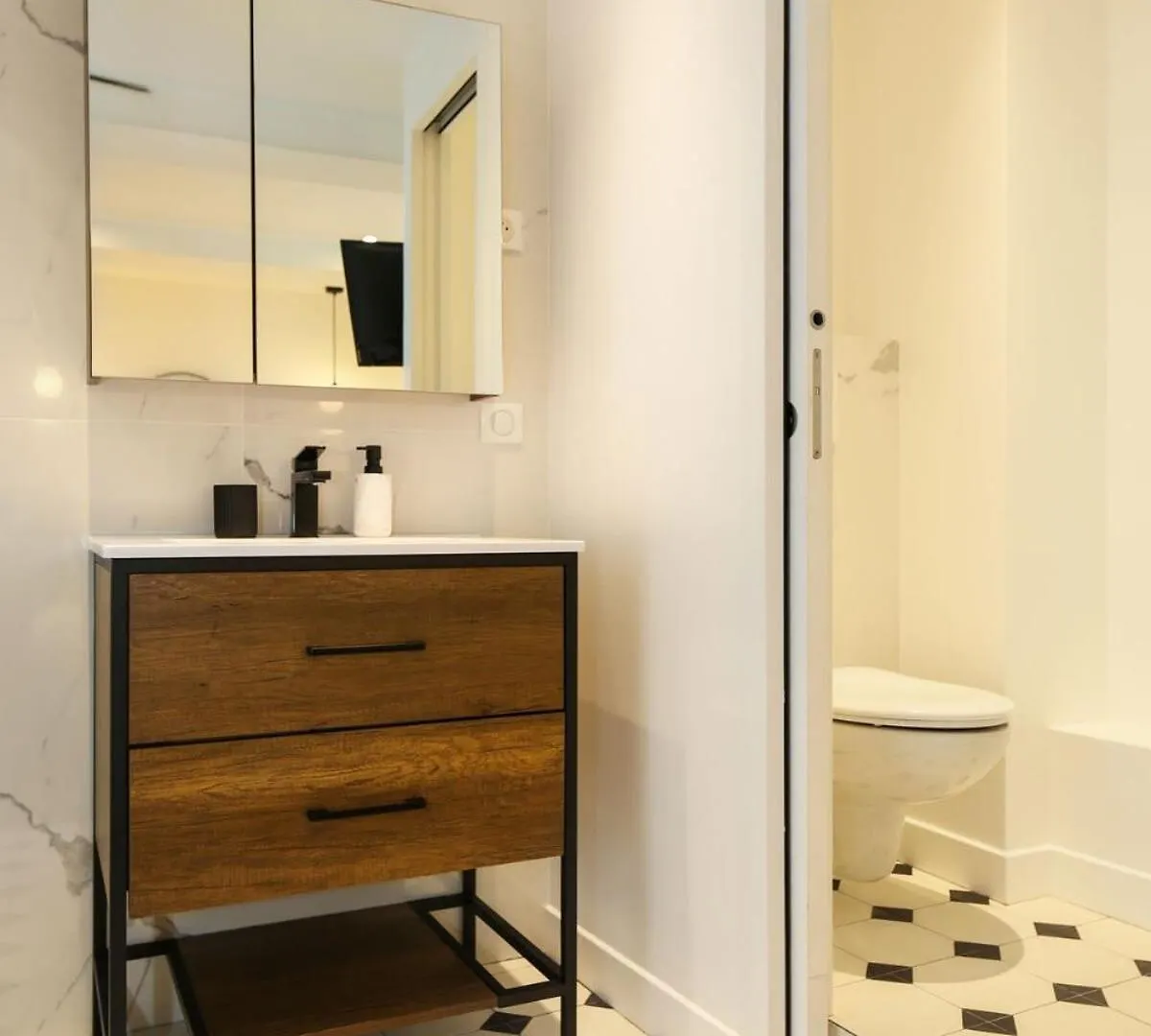 Appartement Proche Des Celebres Puces De Paris 4P - Flat-Guest